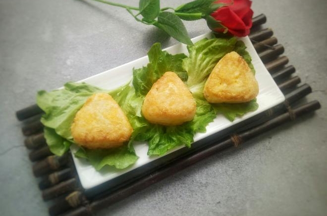 煎金枪鱼饭团