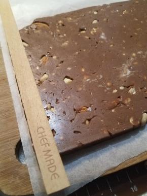 待到硬化后脱模。