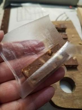 然后包一层糯米纸。