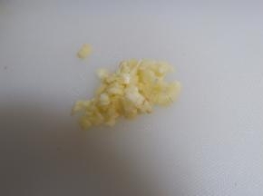 蒜切成蒜末