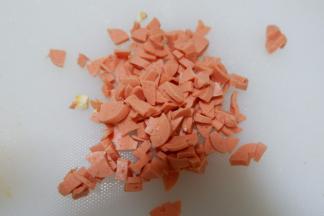 火腿肠切成丁