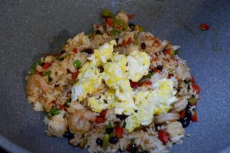 最后加入鸡蛋碎