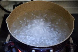 放入西米，继续大火煮3分钟。