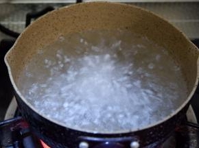 放入西米，继续大火煮3分钟。