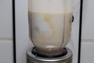 搅打至细腻均匀。