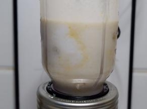 搅打至细腻均匀。