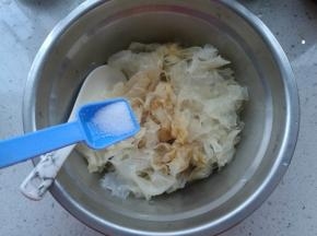 加入盐1小勺。