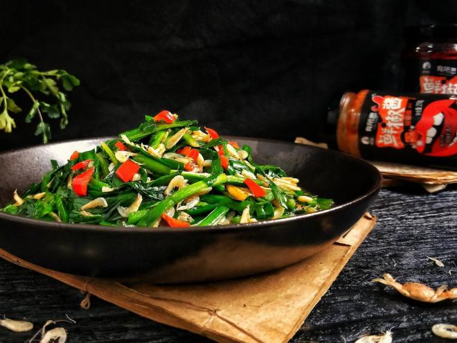 家常补钙韭菜炒虾皮