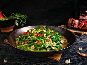 小朋友补钙除了多晒太阳还应该在饮食上调配好。
