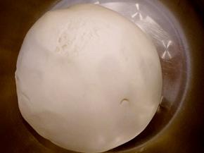 所有油皮材料混合，揉出手膜，静置20分钟