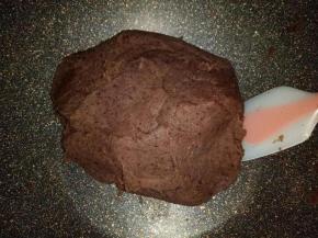 不停搅拌，炒至略干，可以抱团就好了（豆沙的干湿度看个人需要决定）