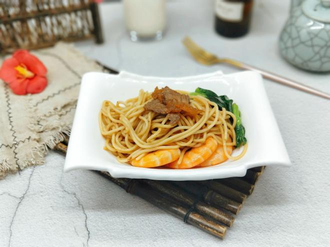 牛肉鲜虾炒面