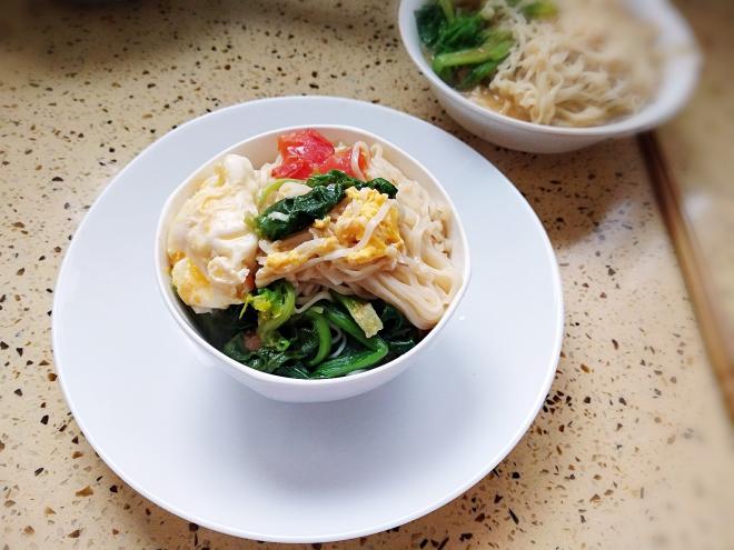 菠菜鸡蛋面