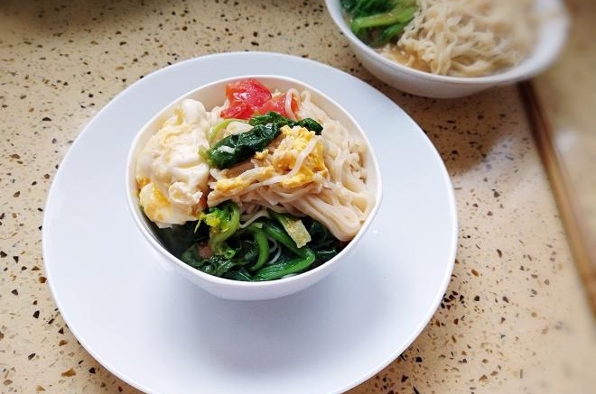 菠菜鸡蛋面