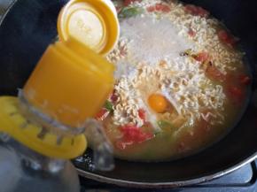 加入生抽香醋调味