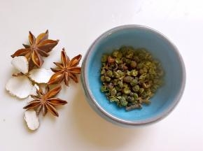 花椒，八角和白芷按个人的口味放