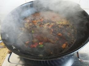 加入足量的开水加盖烧