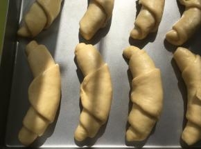 烤箱预热180度，将发酵好的牛角入烤箱烤20分钟