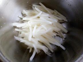 把白菜帮挤去水分