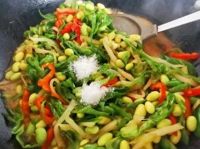 加入适量的白糖