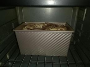 放入烤箱中下层，175度烤45分钟左右