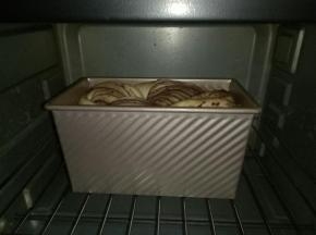 放入烤箱中下层，175度烤45分钟左右