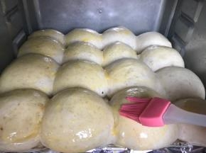 十分钟后，刷上蛋液，继续烤10分钟