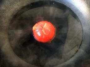 用热水焯烫一下。