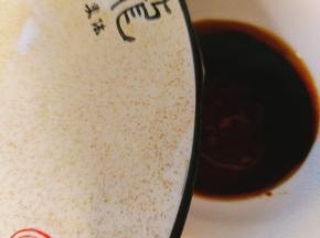 调汁：蚝油，生抽，甜辣酱，清水调制而成。