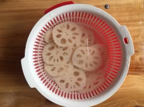 捞出放入清水浸泡一会儿