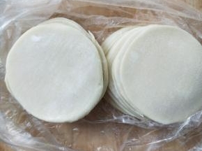 准备两元钱饺子皮。