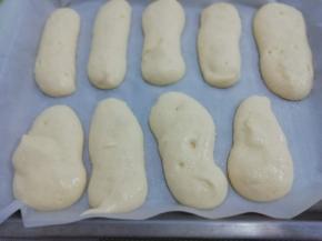 上面在洒一些白砂糖，然后放入提前顶热好的烤箱中，中层170度烤20分钟