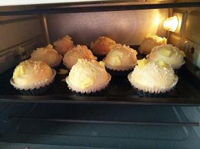 放进预热好的烤箱中层，165度烤25-28分钟