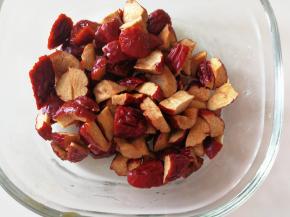 红枣洗干净去核切碎