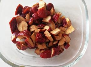 红枣洗干净去核切碎