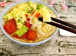 一碗美味的面好了，快来尝尝吧