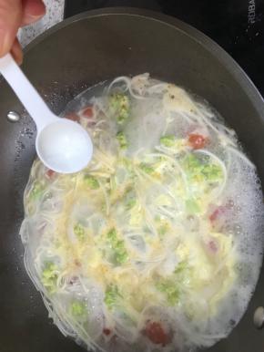 调入适量盐调味即可