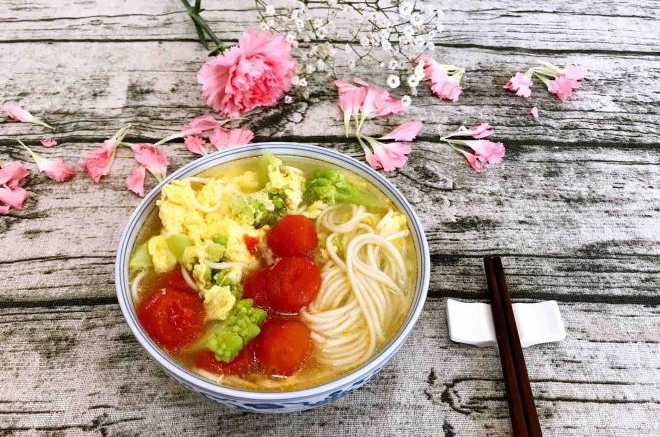 小番茄鸡蛋面