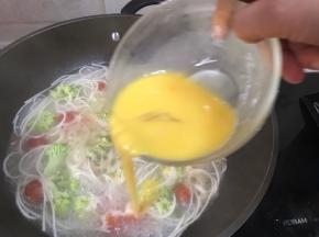 再倒入鸡蛋液