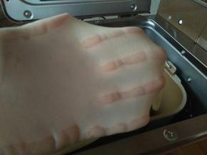 能拉出薄而坚韧的手膜