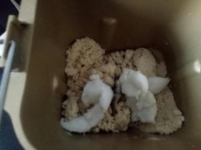 放入猪油继续揉（手揉的话建议猪油分两次加入）