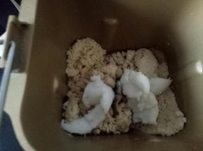 放入猪油继续揉（手揉的话建议猪油分两次加入）
