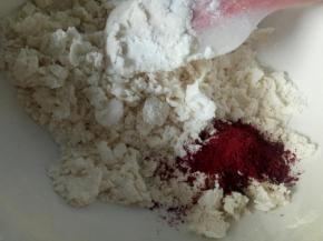 放入红曲粉