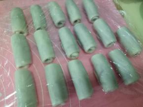 盖好保鲜膜松弛20分钟