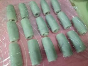 盖好保鲜膜松弛20分钟