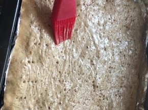 刷上沙拉酱