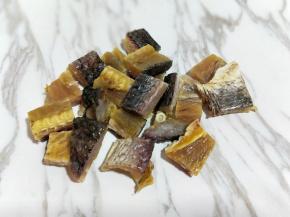 剪好的咸鱼块。