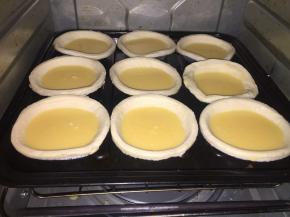 烤箱预热150度10分钟，中层放入蛋挞上下火15分钟