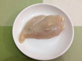 鸡胸肉洗净
