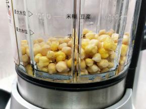 倒入破壁机中。